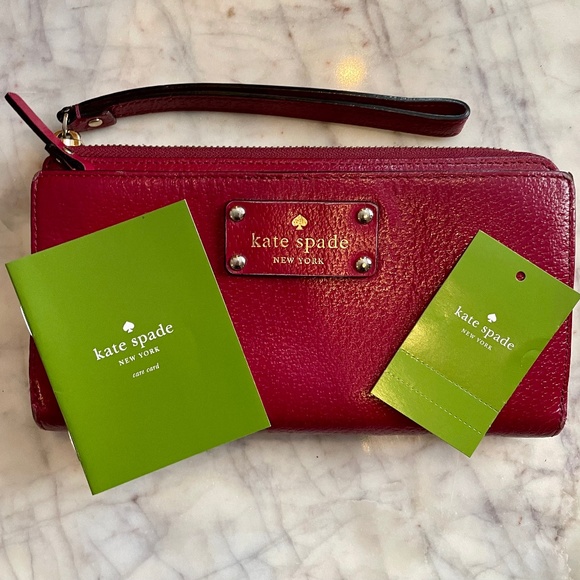 kate spade Handbags - 🎉HP🎉 Kate Spade Cranberry Leather Wellesley Layton Wristlet